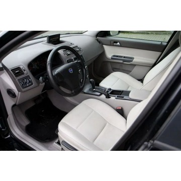 Volvo V50 2011,  2.0 diesel, automat - Na sprzedaż za 22 900 zł - Dojazdów - zdjęcie 8