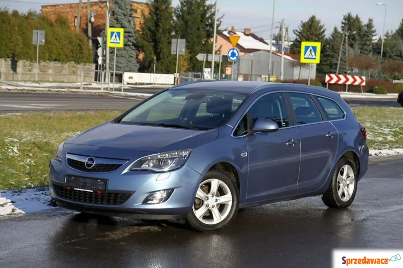 Opel Astra 2011,  1.4 benzyna - Na sprzedaż za 22 900 zł - Dojazdów