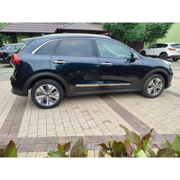 Kia Niro  Hatchback 2021 elektryczny, automat - Na sprzedaż za 69 999 zł - Pleszew - zdjęcie 9