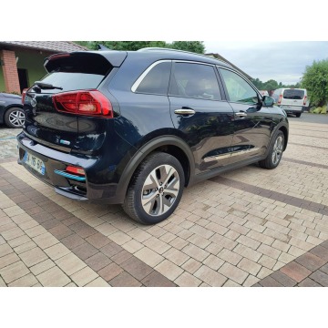 Kia Niro  Hatchback 2021 elektryczny, automat - Na sprzedaż za 69 999 zł - Pleszew - zdjęcie 10