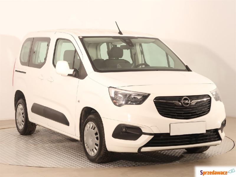 Opel Combo  Pick-up 2019,  1.5 diesel - Na sprzedaż za 49 999 zł - Katowice