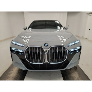 BMW Seria 7  Sedan/Limuzyna 2023,  3.0 benzyna, automat - Na sprzedaż za 424 350 zł - Katowice - zdjęcie 2