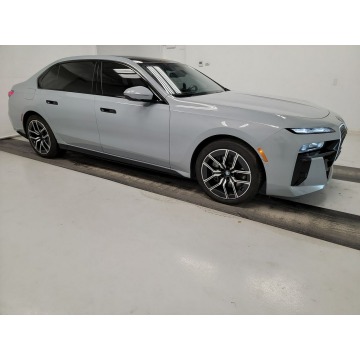 BMW Seria 7  Sedan/Limuzyna 2023,  3.0 benzyna, automat - Na sprzedaż za 424 350 zł - Katowice - zdjęcie 3