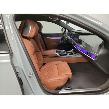 BMW Seria 7  Sedan/Limuzyna 2023,  3.0 benzyna, automat - Na sprzedaż za 424 350 zł - Katowice - zdjęcie 9