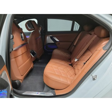 BMW Seria 7  Sedan/Limuzyna 2023,  3.0 benzyna, automat - Na sprzedaż za 424 350 zł - Katowice - zdjęcie 10