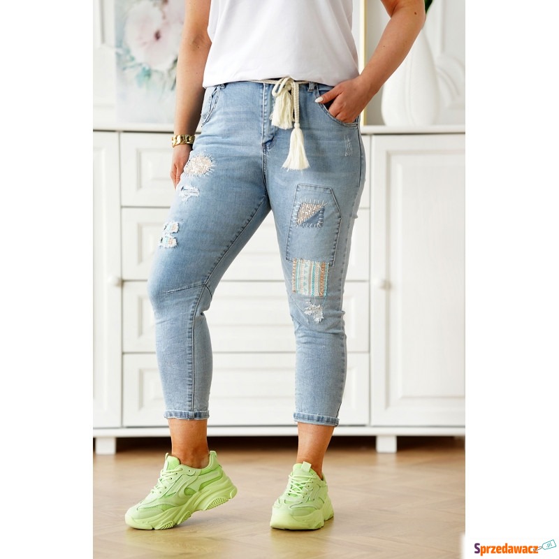 Jasne jeansy z ozdobnymi naszywkami - Biance - Spodnie, legginsy - Przemyśl