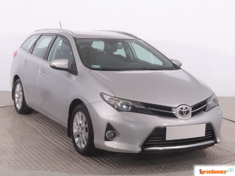 Toyota Auris  Kombi 2013,  1.6 benzyna - Na sprzedaż za 48 999 zł - Katowice