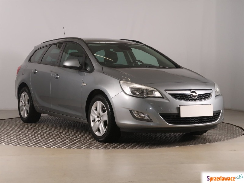 Opel Astra  Kombi 2011,  1.4 benzyna - Na sprzedaż za 27 499 zł - Zabrze