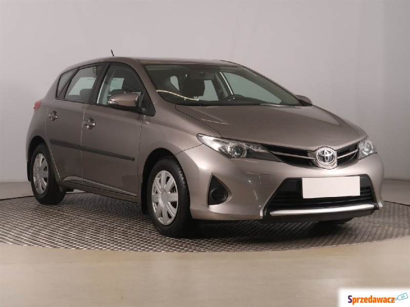 Toyota Auris  Hatchback 2013,  1.4 benzyna - Na sprzedaż za 42 999 zł - Zabrze