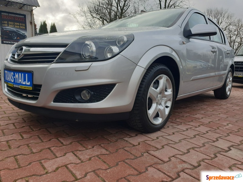 Opel Astra  Hatchback 2008,  1.6 benzyna - Na sprzedaż za 17 900 zł - Lublin
