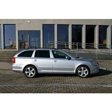 Skoda Octavia 2009,  2.0 diesel, automat - Na sprzedaż za 21 900 zł - Dojazdów - zdjęcie 5