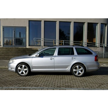 Skoda Octavia 2009,  2.0 diesel, automat - Na sprzedaż za 21 900 zł - Dojazdów - zdjęcie 6