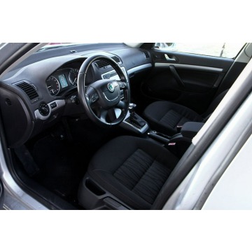 Skoda Octavia 2009,  2.0 diesel, automat - Na sprzedaż za 21 900 zł - Dojazdów - zdjęcie 7