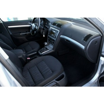 Skoda Octavia 2009,  2.0 diesel, automat - Na sprzedaż za 21 900 zł - Dojazdów - zdjęcie 8
