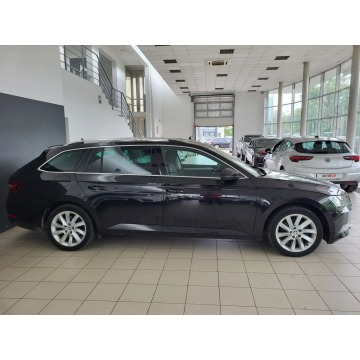 Skoda Superb 2019,  1.5 benzyna - Na sprzedaż za 92 900 zł - Kraków - zdjęcie 5