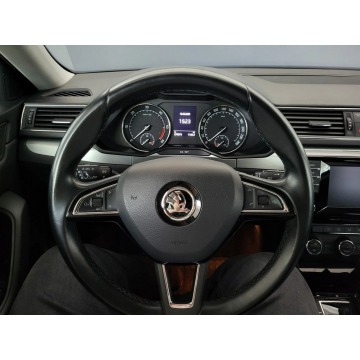 Skoda Superb  Sedan/Limuzyna 2015,  2.0 diesel, automat - Na sprzedaż za 57 900 zł - Kraków - zdjęcie 9