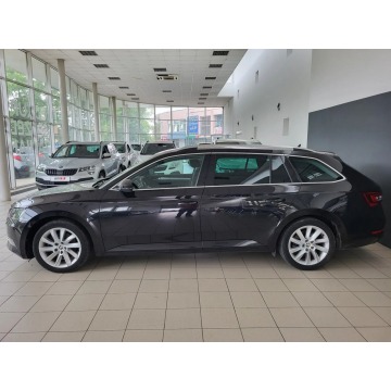 Skoda Superb 2019,  1.5 benzyna - Na sprzedaż za 92 900 zł - Kraków - zdjęcie 4