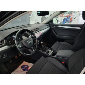 Skoda Superb 2019,  1.5 benzyna - Na sprzedaż za 92 900 zł - Kraków - zdjęcie 11