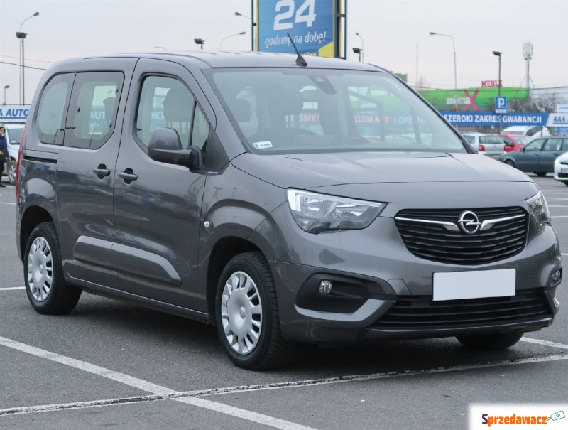 Opel Combo  Pick-up 2018,  1.5 diesel - Na sprzedaż za 47 966 zł - Bielany Wrocławskie