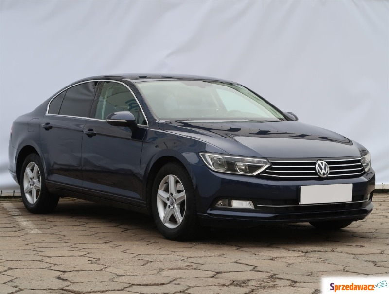 Volkswagen Passat  Liftback 2015,  1.4 benzyna - Na sprzedaż za 51 999 zł - Łódź