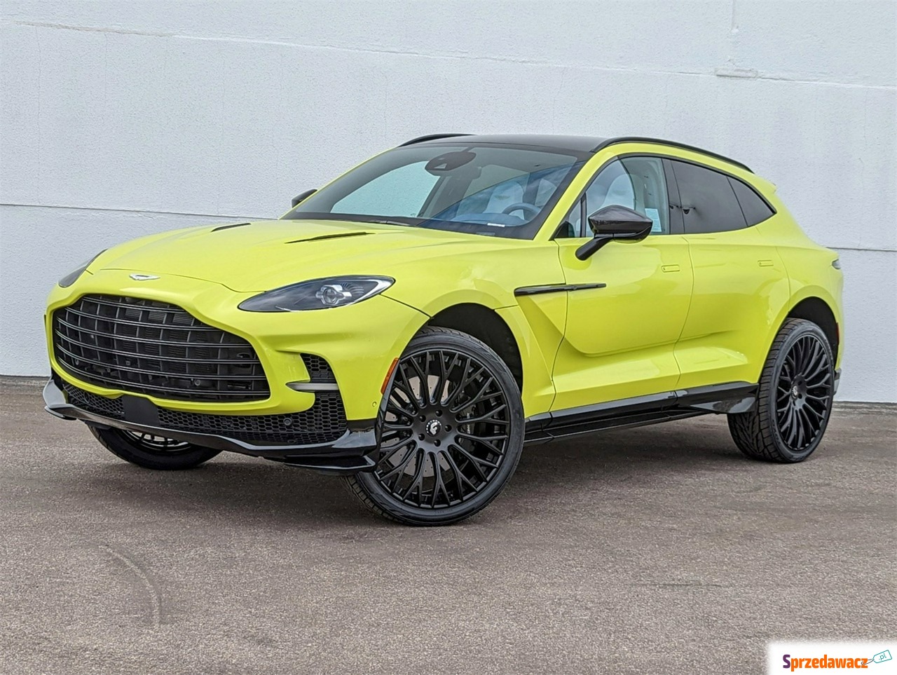 Aston Martin DBX 2023