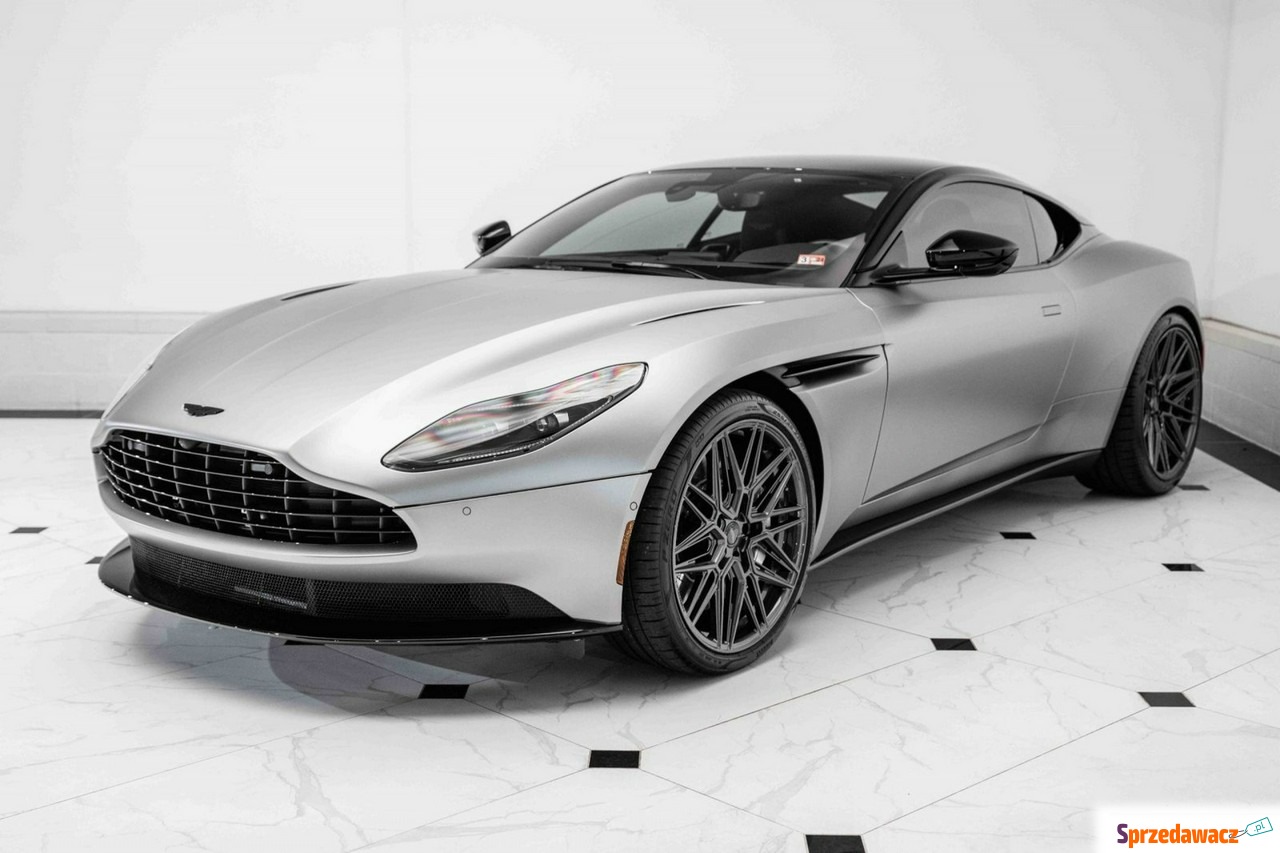 Aston Martin V12 Vantage 2023