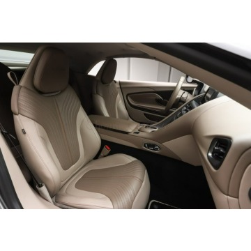 Aston Martin   Kabriolet 2019,  5.2 benzyna, automat - Na sprzedaż za 329 640 zł - Katowice - zdjęcie 10