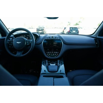 Aston Martin DBX  SUV 2022,  4.0 benzyna, automat - Na sprzedaż za 760 140 zł - Katowice - zdjęcie 9