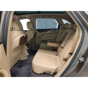 Bentley Bentayga  SUV 2017,  6.0 benzyna, automat - Na sprzedaż za 264 450 zł - Katowice - zdjęcie 9