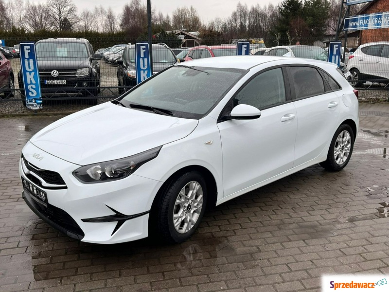 Kia Ceed  Hatchback 2022,  1.5 benzyna - Na sprzedaż za 79 900 zł - Zduńska Wola