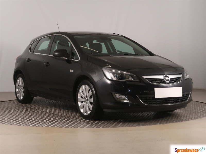 Opel Astra  Hatchback 2010,  1.4 benzyna - Na sprzedaż za 29 999 zł - Zabrze
