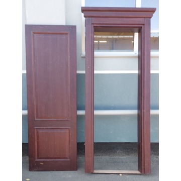 Drzwi używane lite drewno kolor mahoń z ramą / futryną (wewnętrzne / zewnętrzne)