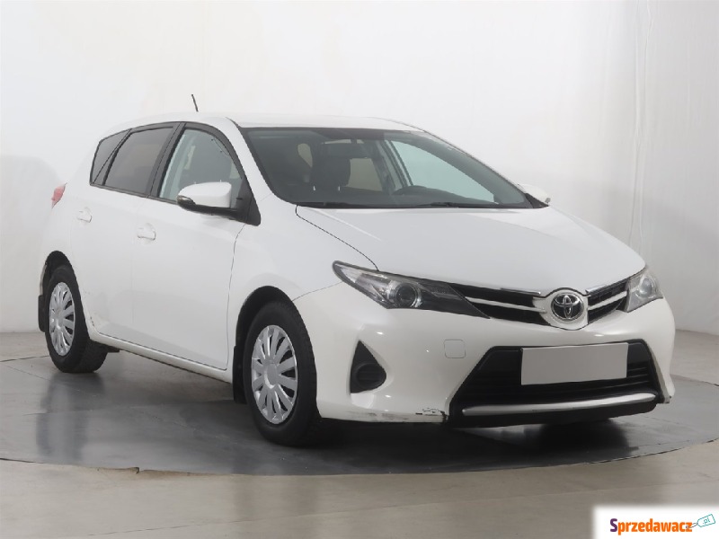 Toyota Auris  Hatchback 2014,  1.4 benzyna - Na sprzedaż za 37 999 zł - Katowice