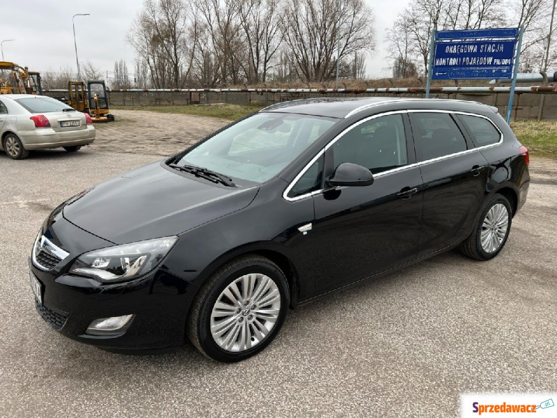 Opel Astra  Kombi 2011,  1.4 benzyna - Na sprzedaż za 26 950 zł - Konin