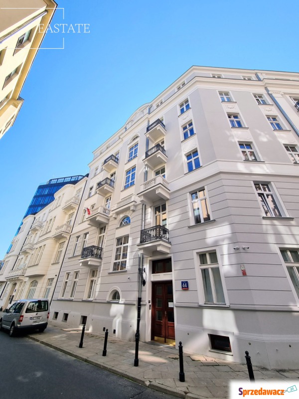 Mieszkanie trzypokojowe Warszawa - Śródmieście,   72 m2, pierwsze piętro - Sprzedam