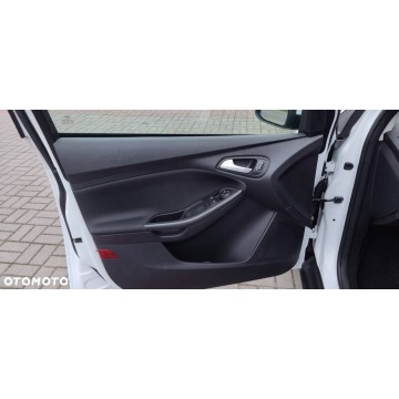 Ford Focus  Hatchback 2016,  1.0 benzyna - Na sprzedaż za 34 900 zł - Chełmce - zdjęcie 2