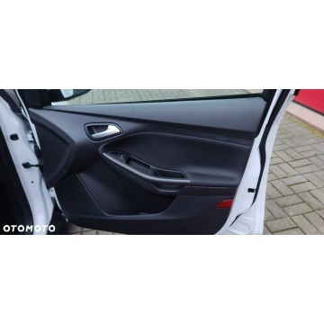 Ford Focus  Hatchback 2016,  1.0 benzyna - Na sprzedaż za 34 900 zł - Chełmce - zdjęcie 8