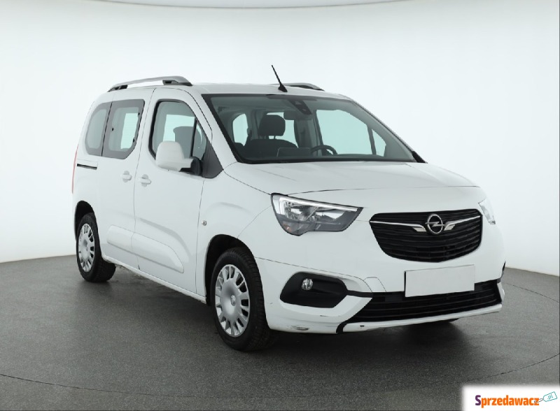 Opel Combo  Pick-up 2019,  1.2 benzyna - Na sprzedaż za 65 999 zł - Piaseczno