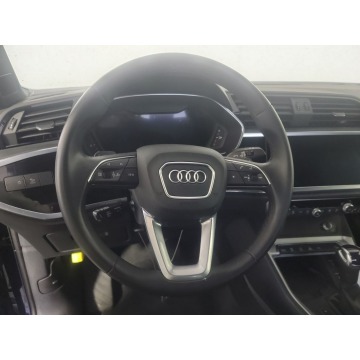 Audi Q3  SUV 2023,  2.0 benzyna, automat - Na sprzedaż za 177 120 zł - Katowice - zdjęcie 9