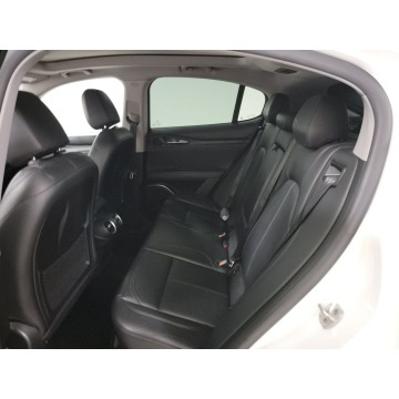 Alfa Romeo Stelvio  SUV 2018,  2.0 benzyna, automat - Na sprzedaż za 76 260 zł - Katowice - zdjęcie 9