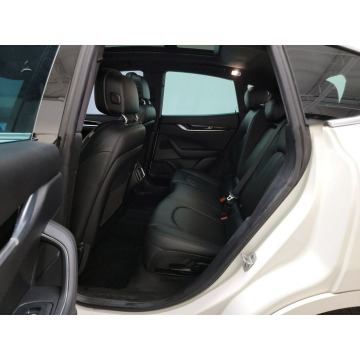 Maserati Levante  SUV 2020,  3.0 hybryda, automat - Na sprzedaż za 170 970 zł - Katowice - zdjęcie 9