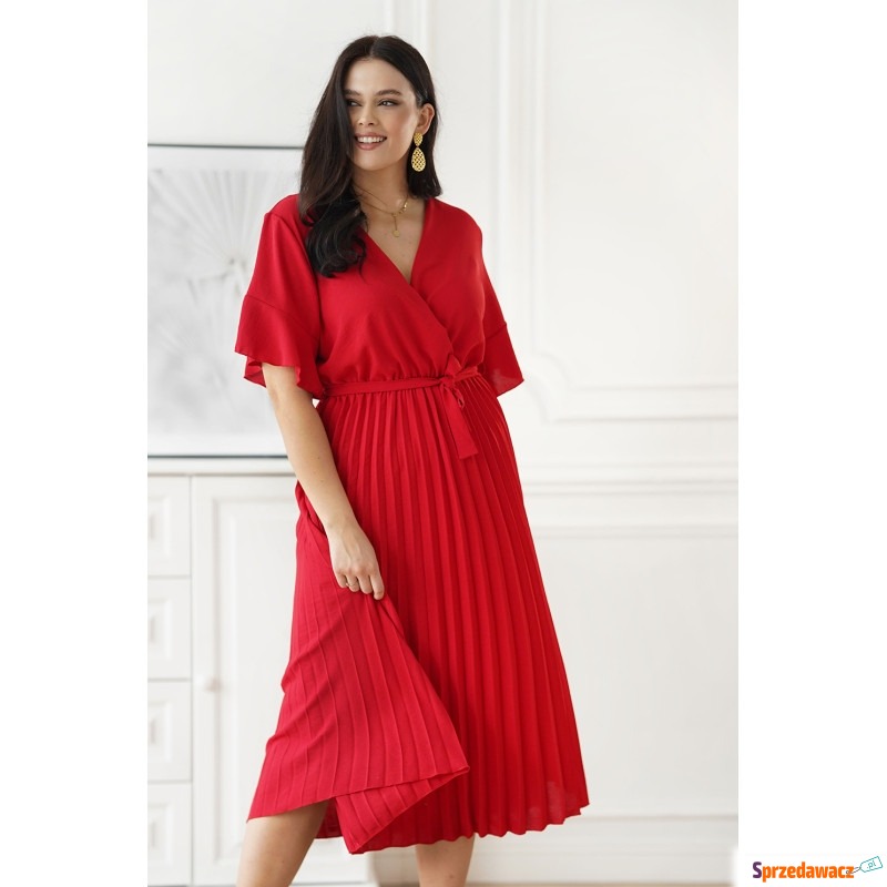 Czerwona sukienka z plisowanym dołem - Paula - Sukienki - Swarzędz
