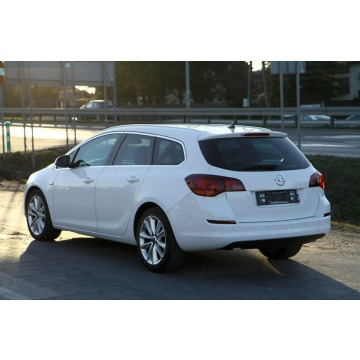 Opel Astra 2012,  1.7 diesel - Na sprzedaż za 23 900 zł - Dojazdów - zdjęcie 4