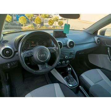 Audi A1  Hatchback 2010,  1.4 benzyna, automat - Na sprzedaż za 17 999 zł - Pleszew - zdjęcie 11