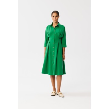 Zielona sukienka z kołnierzem i zakładkami w talii