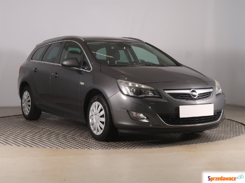 Opel Astra  Kombi 2011,  1.4 benzyna - Na sprzedaż za 33 999 zł - Zabrze