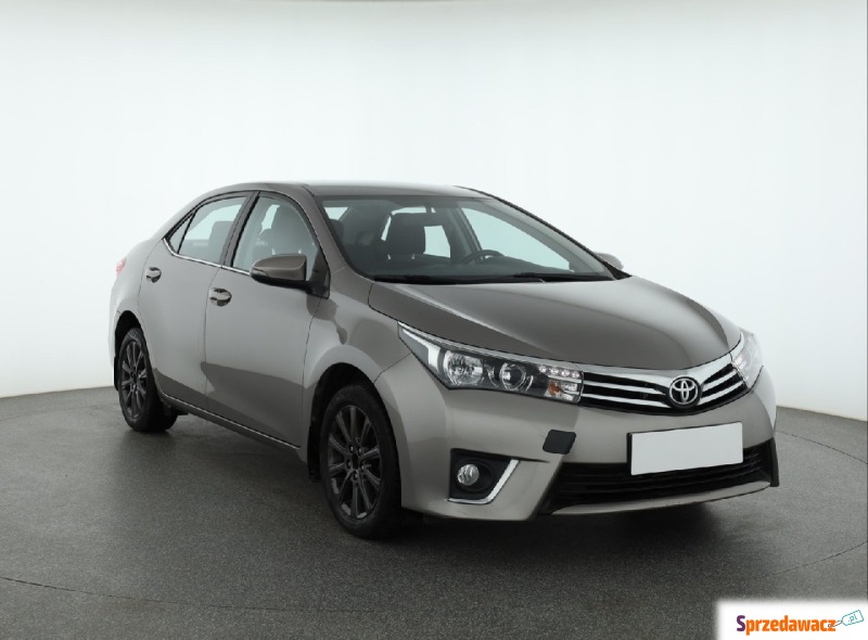Toyota Corolla  Liftback 2015,  1.6 benzyna - Na sprzedaż za 52 499 zł - Piaseczno