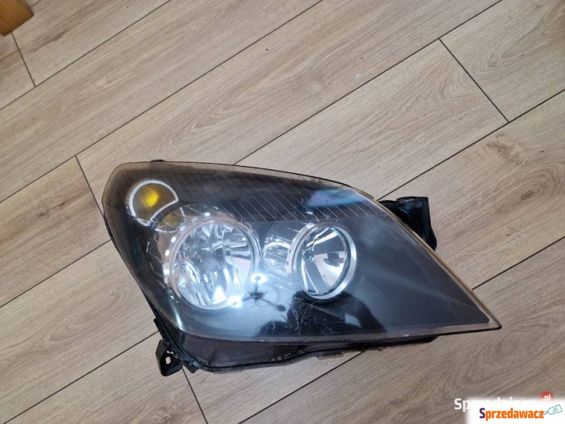 Lampa prawa przód Opel Astra H czarne - Lampy przednie - Bydgoszcz