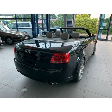 Audi RS4  Kabriolet 2008,  4.2 benzyna - Na sprzedaż za 247 499 zł - Kraków - zdjęcie 6