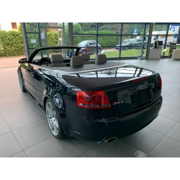 Audi RS4  Kabriolet 2008,  4.2 benzyna - Na sprzedaż za 247 499 zł - Kraków - zdjęcie 8